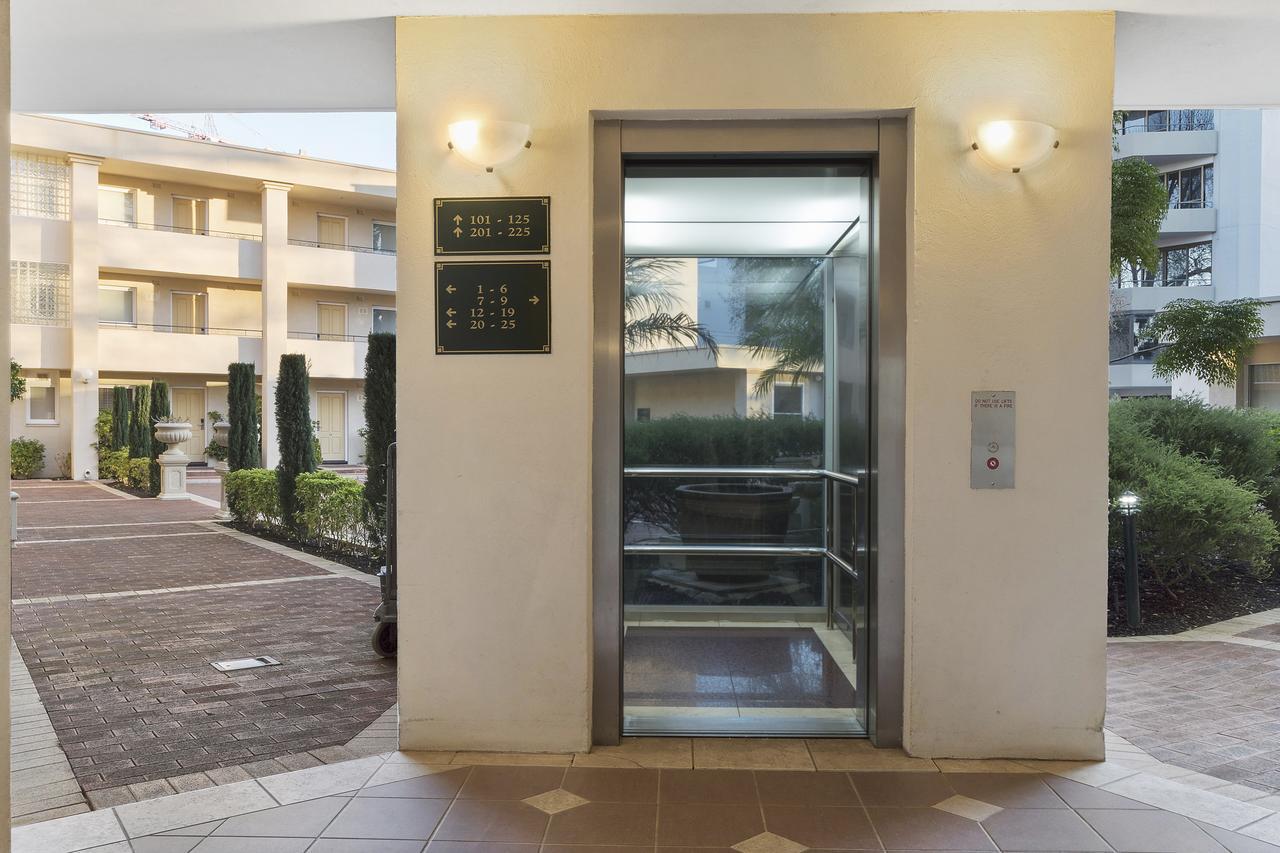 The Peninsula Riverside Serviced Apartments Perth Eksteriør billede